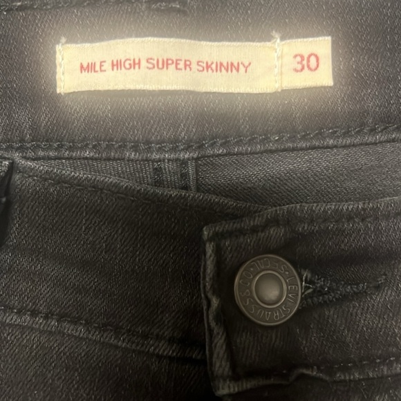 NEW!!!!! LEVI’S PREMIUM Women's Black Studded Jeans - Picture 2 of 7